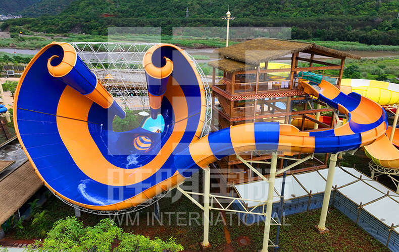 duong-truot-vuc-tham-4-cong-vien-nuoc-VGTwaterparks (1)