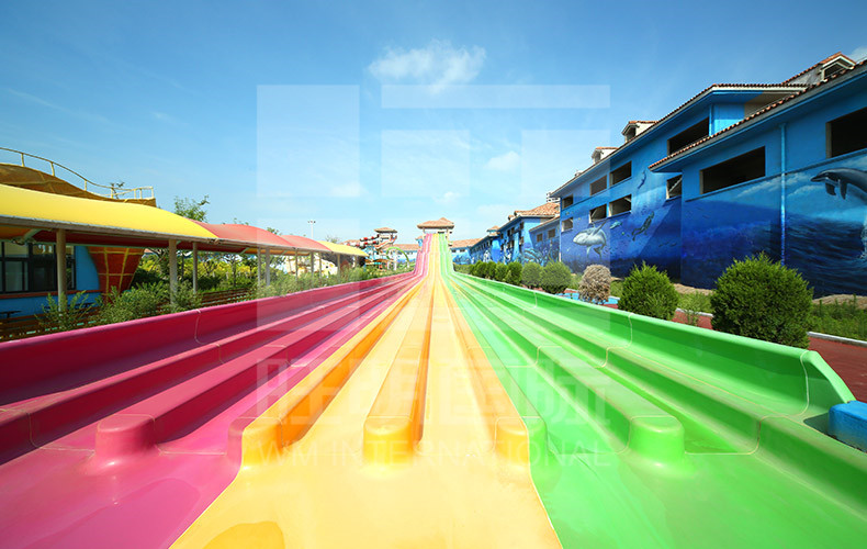 truot-cau-vong-1-cong-vien-nuoc-VGTwaterparks