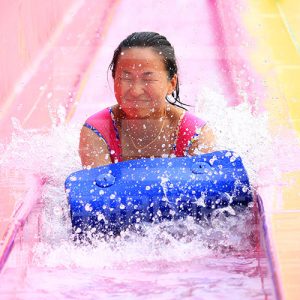 truot-cau-vong–cong-vien-nuoc-VGTwaterparks