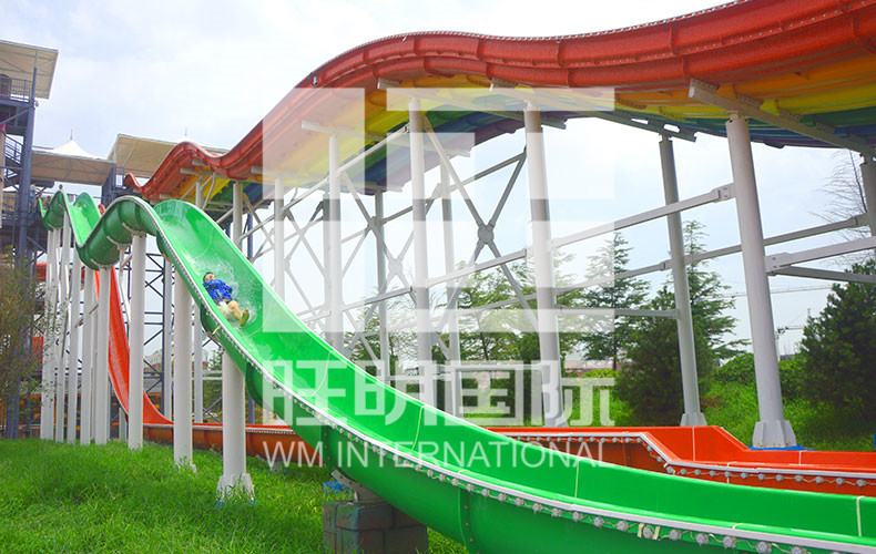 truot-doc-cong-vien-nuoc-VGTwaterparks