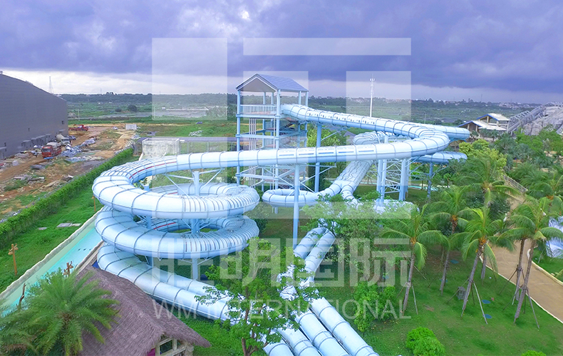 truot-duong-ham-thoi-gian-cong-vien-nuoc-VGTwaterparks