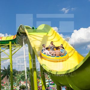 truot-ran-duoi-chuong-2-cong-vien-nuoc-VGTwaterparks