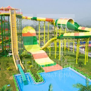 truot-ran-duoi-chuong-cong-vien-nuoc-VGTwaterparks