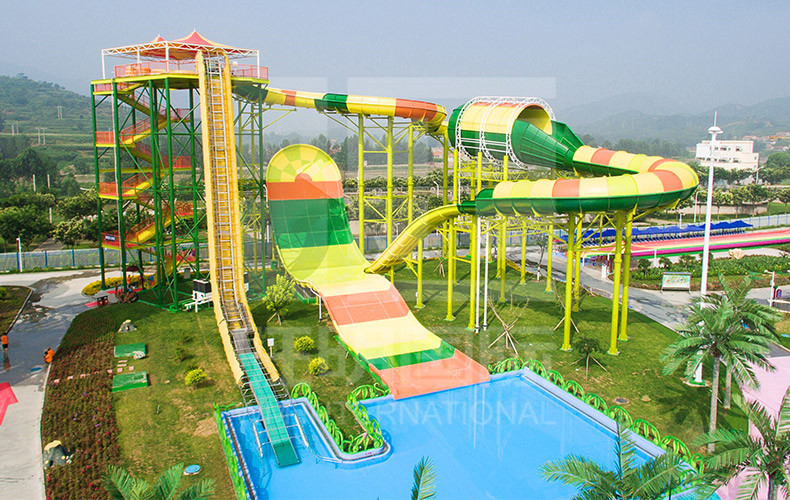 truot-ran-duoi-chuong-cong-vien-nuoc-VGTwaterparks