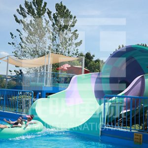 truot-ran-duoi-chuong-tre-em-2-cong-vien-nuoc-VGTwaterparks