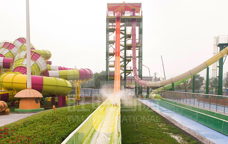 truot-toc-do-cao-1-cong-vien-nuoc-VGTwaterparks