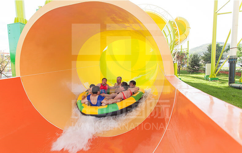 truot-tran-cong-2-vien-nuoc-VGTwaterparks (1)