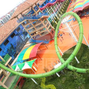 truot-vong-lap-khong-lo-tren-khong-cong-vien-nuoc-VGTwaterparks